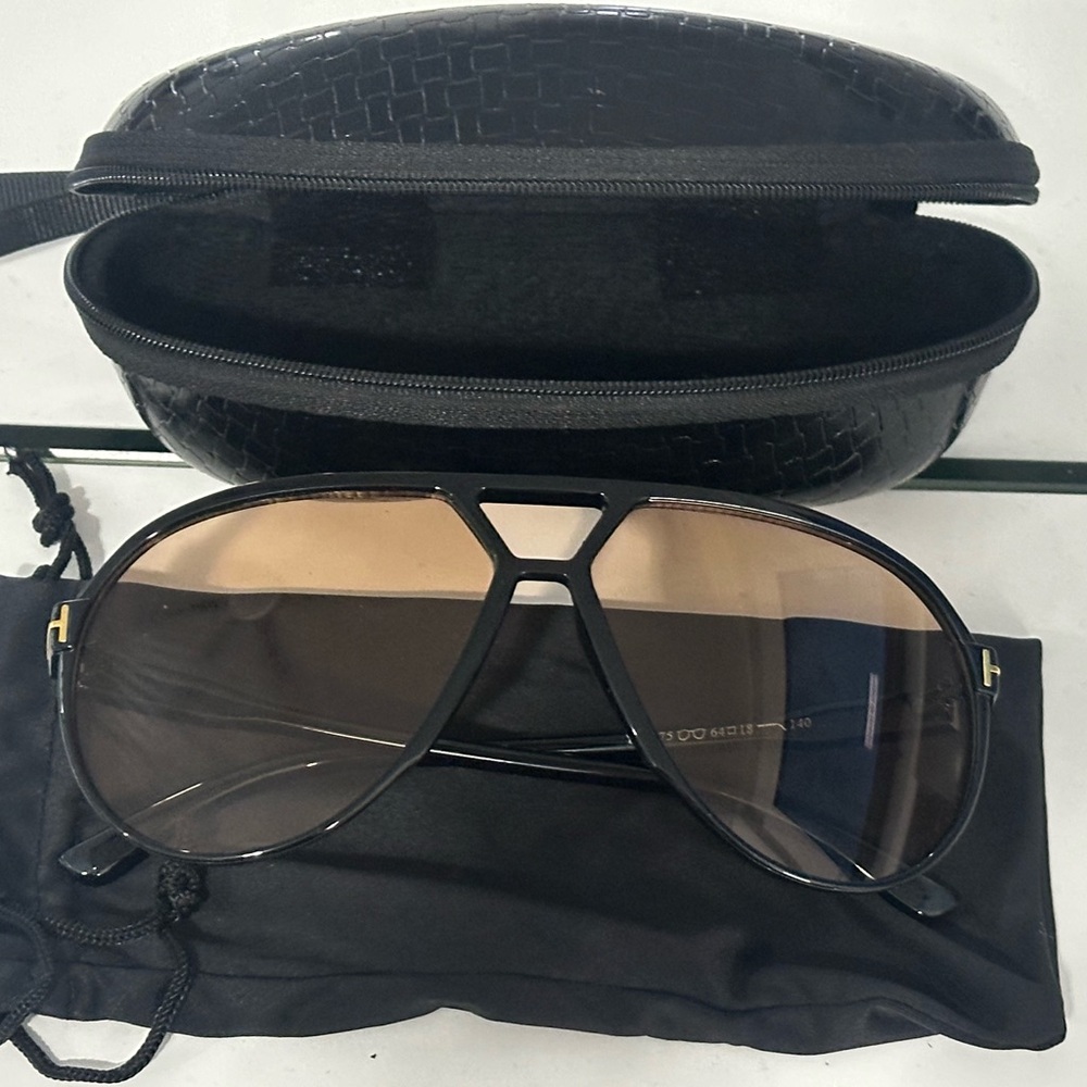 Stylish Black Aviator Sunglasses